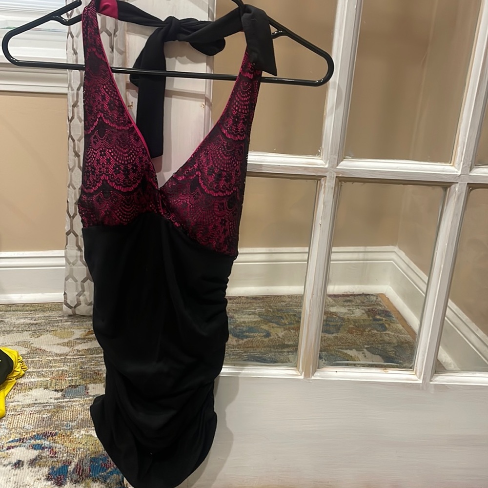 Black/pink halter top